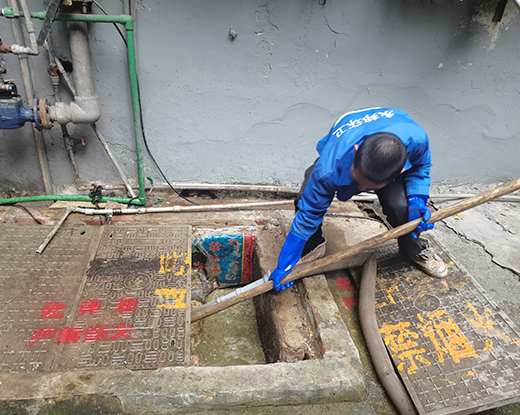 达尔罕茂明安联合清掏化粪池
